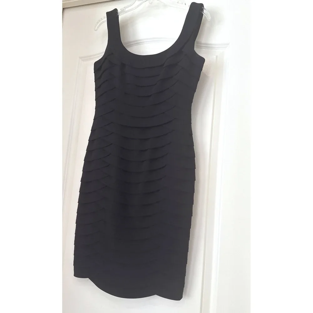 Carmen Marc Valvo Black Tiered Scallop Sleeveless‎ Silk Cocktail Dress Size 4
